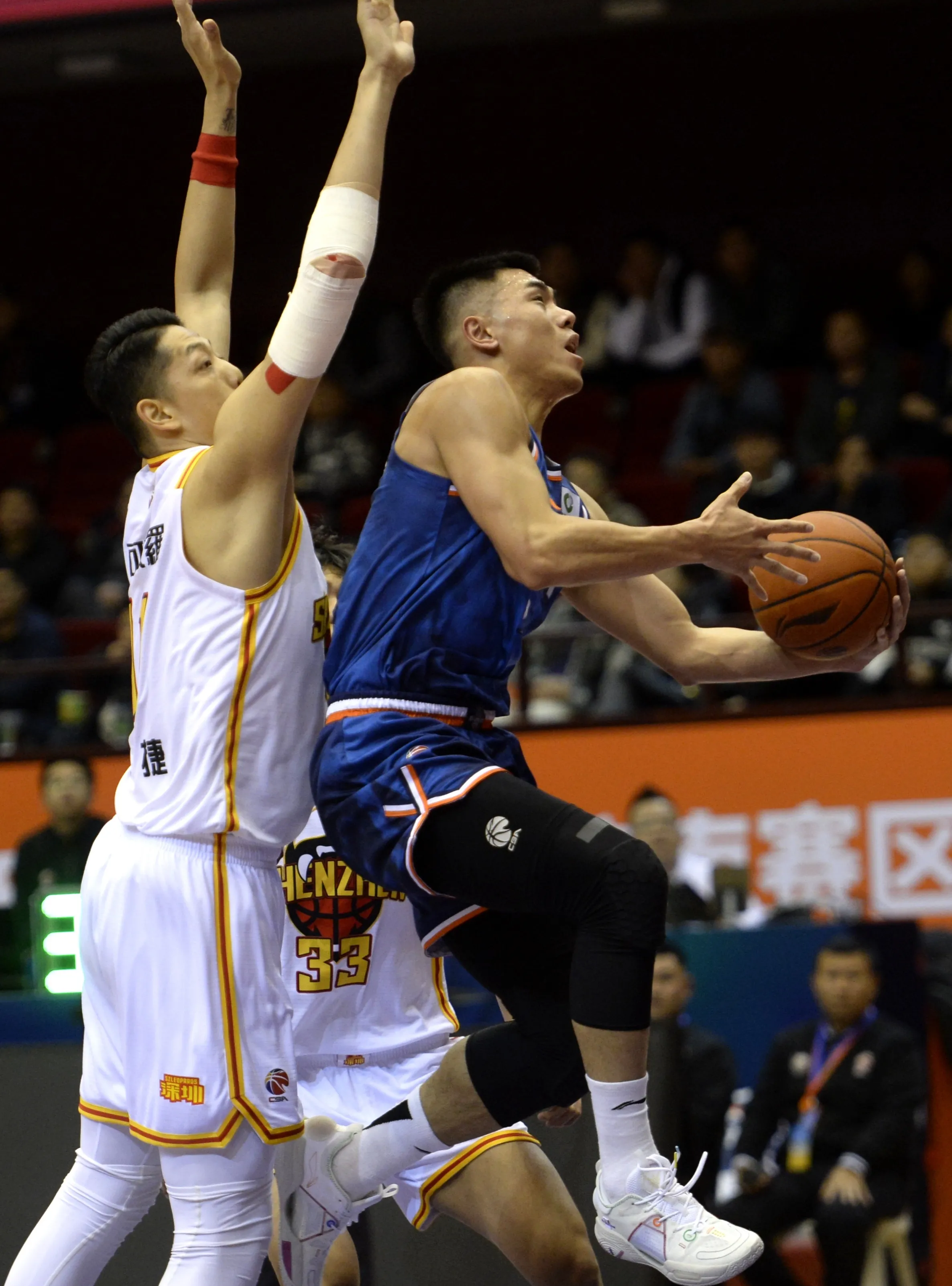 关于山东男篮大胜河南队，外援发威带队取胜的信息