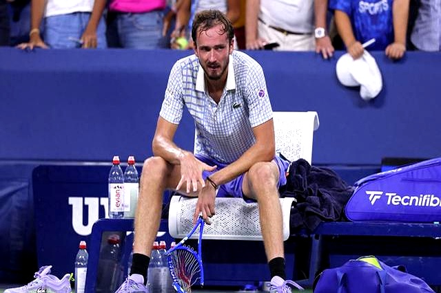 包含美网逆转法网，梅德韦杰夫统治全场的词条