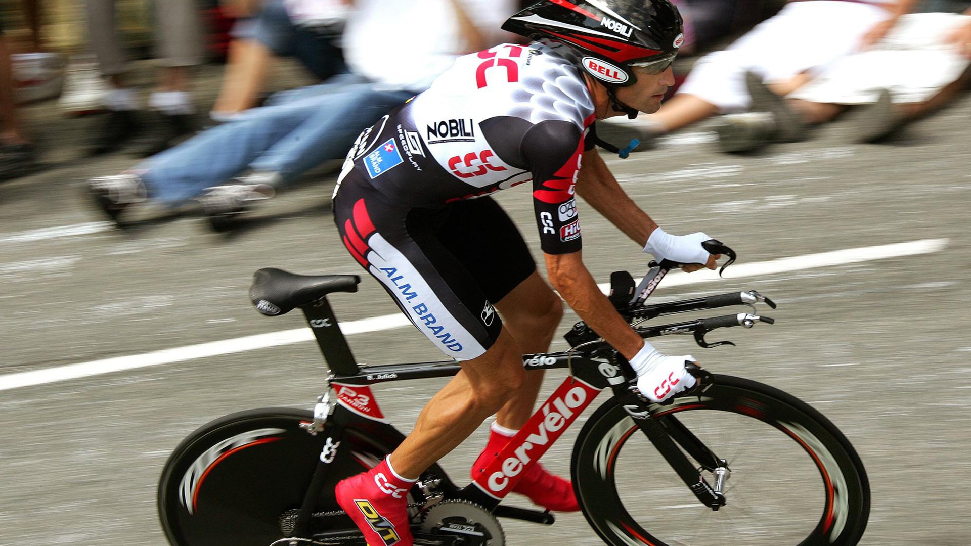 当北欧冰刃刺向加泰巨舰，莱万拉满评分的背后，是芬兰铁血与巴萨哲学的对撞