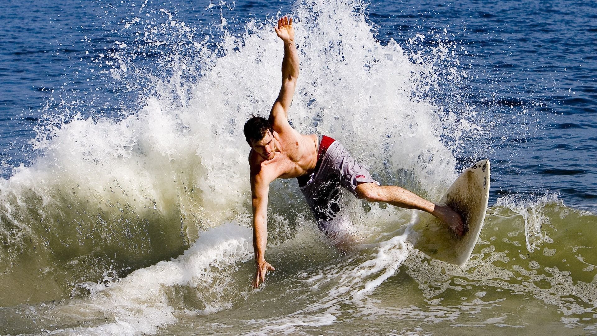 伦纳德关键先生本色尽显，骑士稳扎稳打攻克热火主场