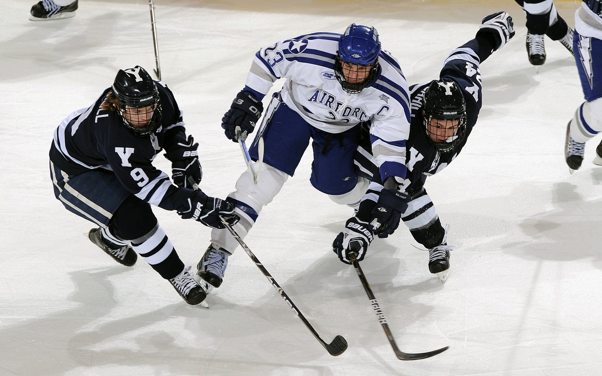 赛道上的宿命对决，佩雷兹关键超越助索伯险胜威廉姆斯
